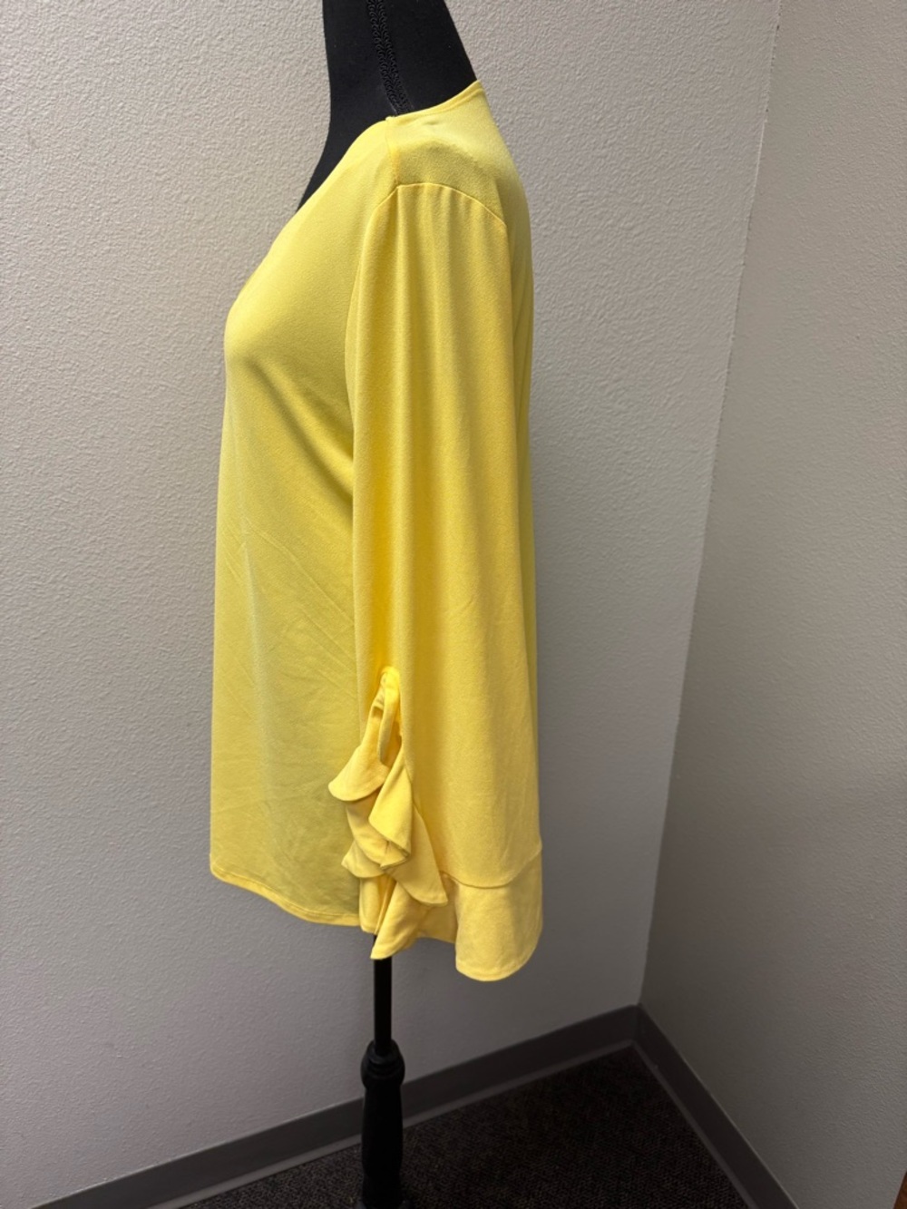Melissa Paige Yellow Keyhole Blouse Ruffle Sleeve Stretch Top Large Size - Picture 4 of 11